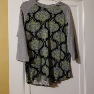 Raglan sleeve patterned top